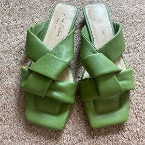 ANA PALMA Leather Cross Band Sandals New 7.5